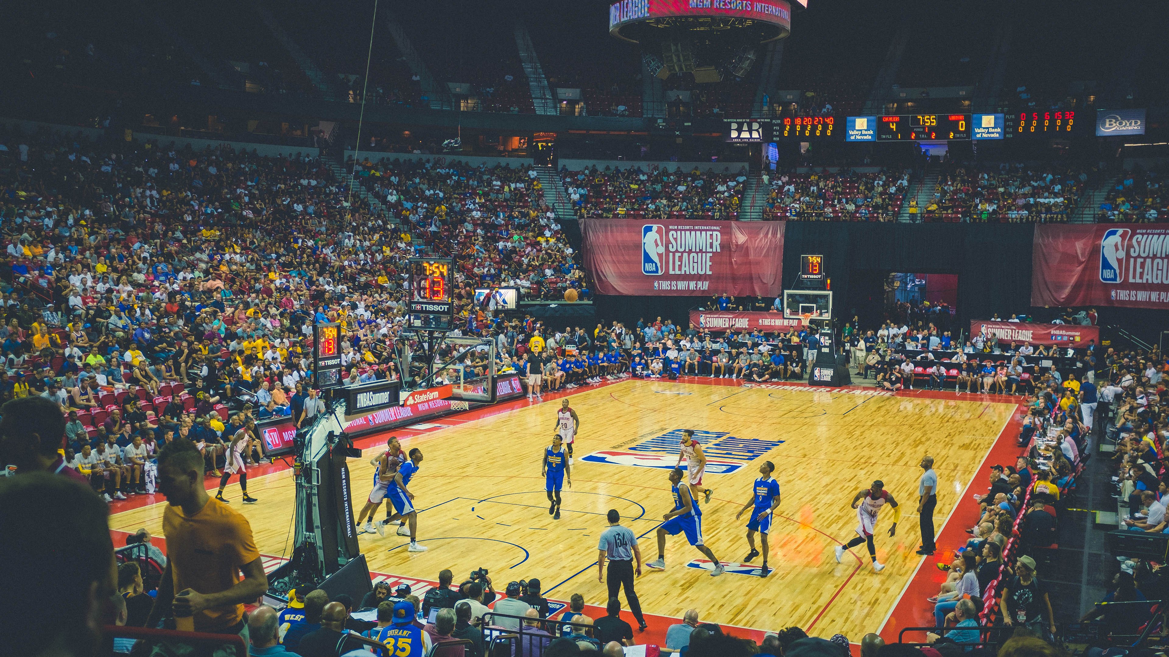 雷速体育网站-库里手感滚烫！率新疆男篮险胜广厦，赛后一句话霸气侧漏，全网热议